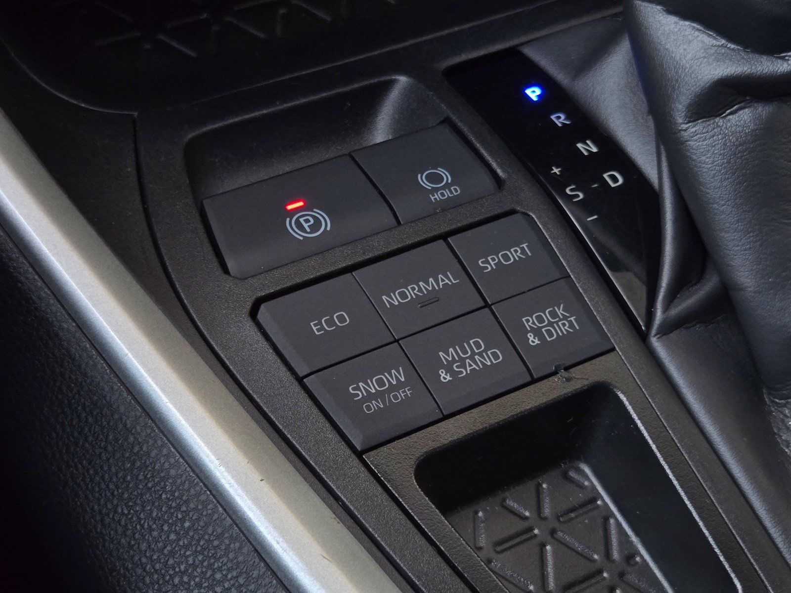 Certified 2025 Toyota RAV4 LE AWD/4WD image 17