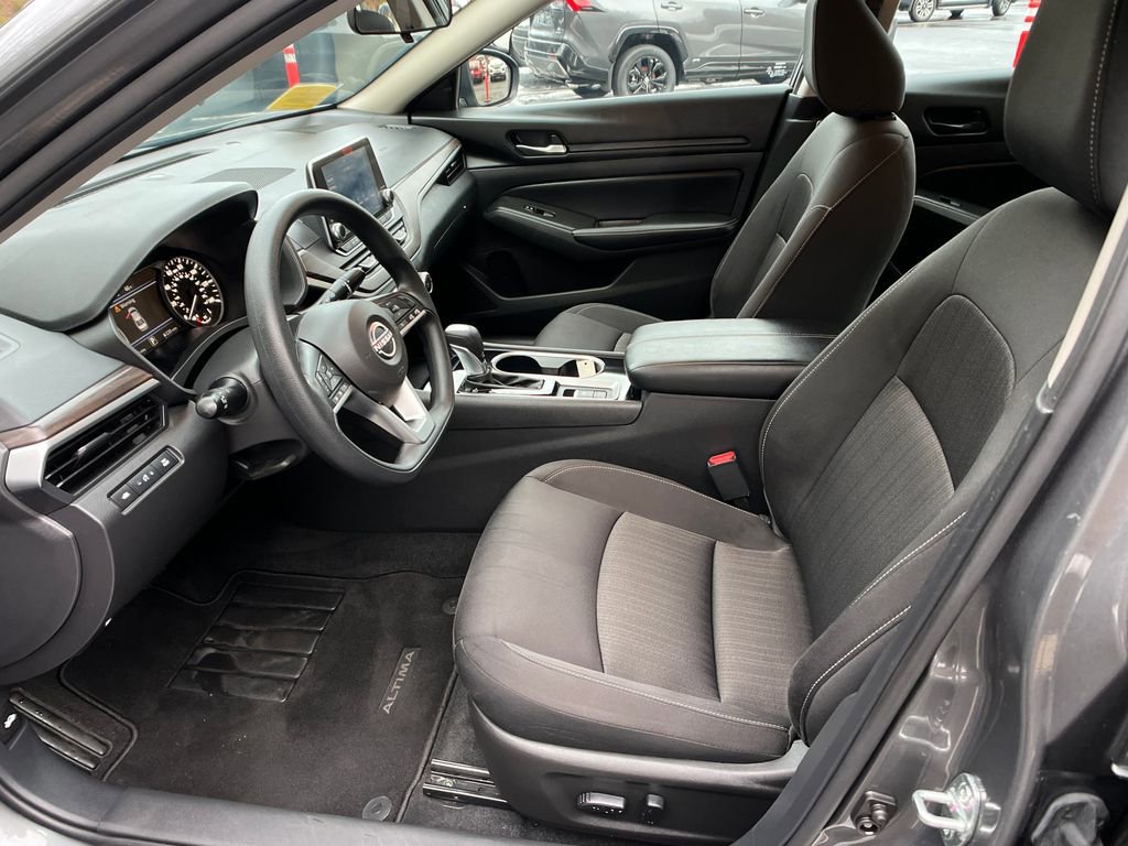 Used 2024 Nissan Altima 2.5 SV image 9