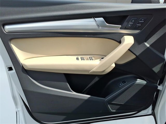 Certified 2025 Audi Q5 2.0T Premium w/ Convenience Plus Package image 13