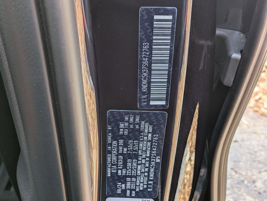 Used 2025 Kia Carnival EX image 27