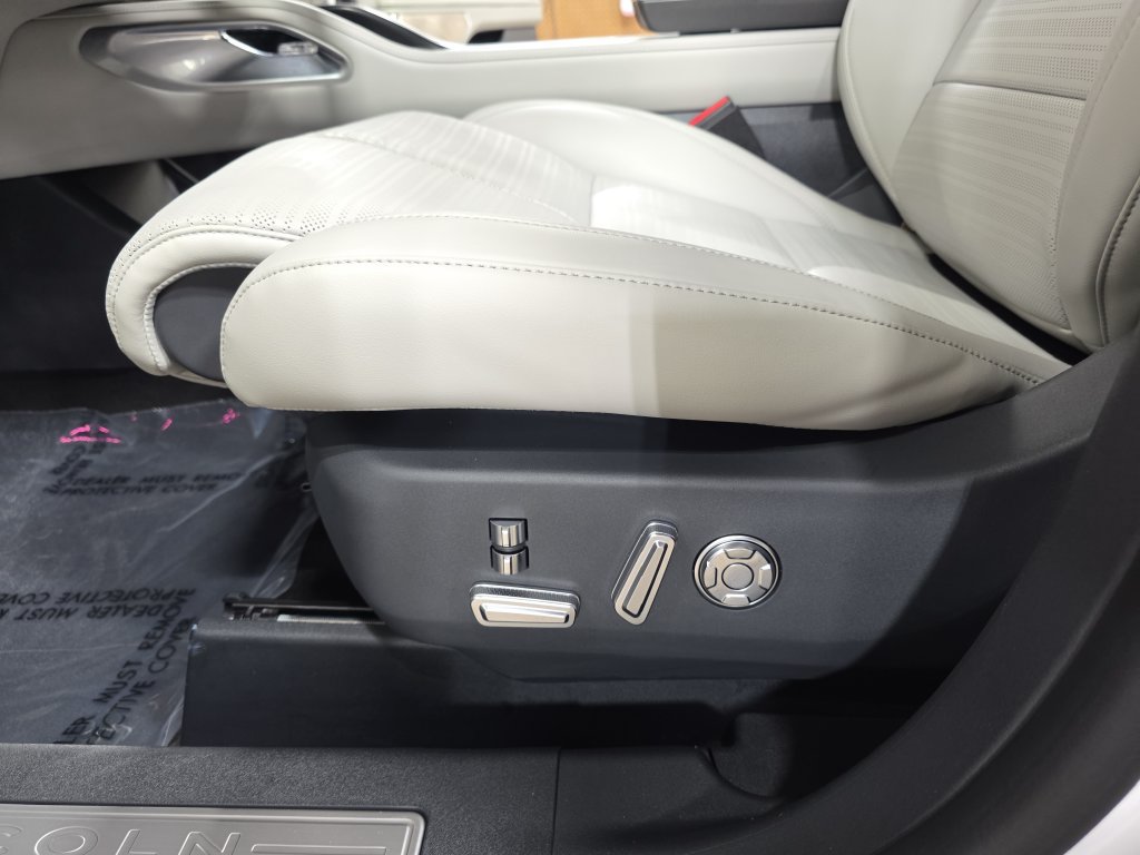 Used 2026 Lincoln Nautilus Reserve AWD/4WD image 27