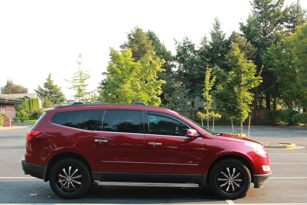 Used 2011 Chevrolet Traverse LTZ w/ LPO, 'HIT The Road' Package AWD/4WD image 8