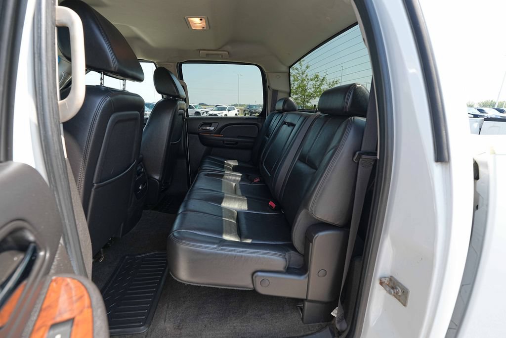 Used 2008 Chevrolet Silverado 2500 LTZ w/ Suspension Package, Off-Road AWD/4WD image 16