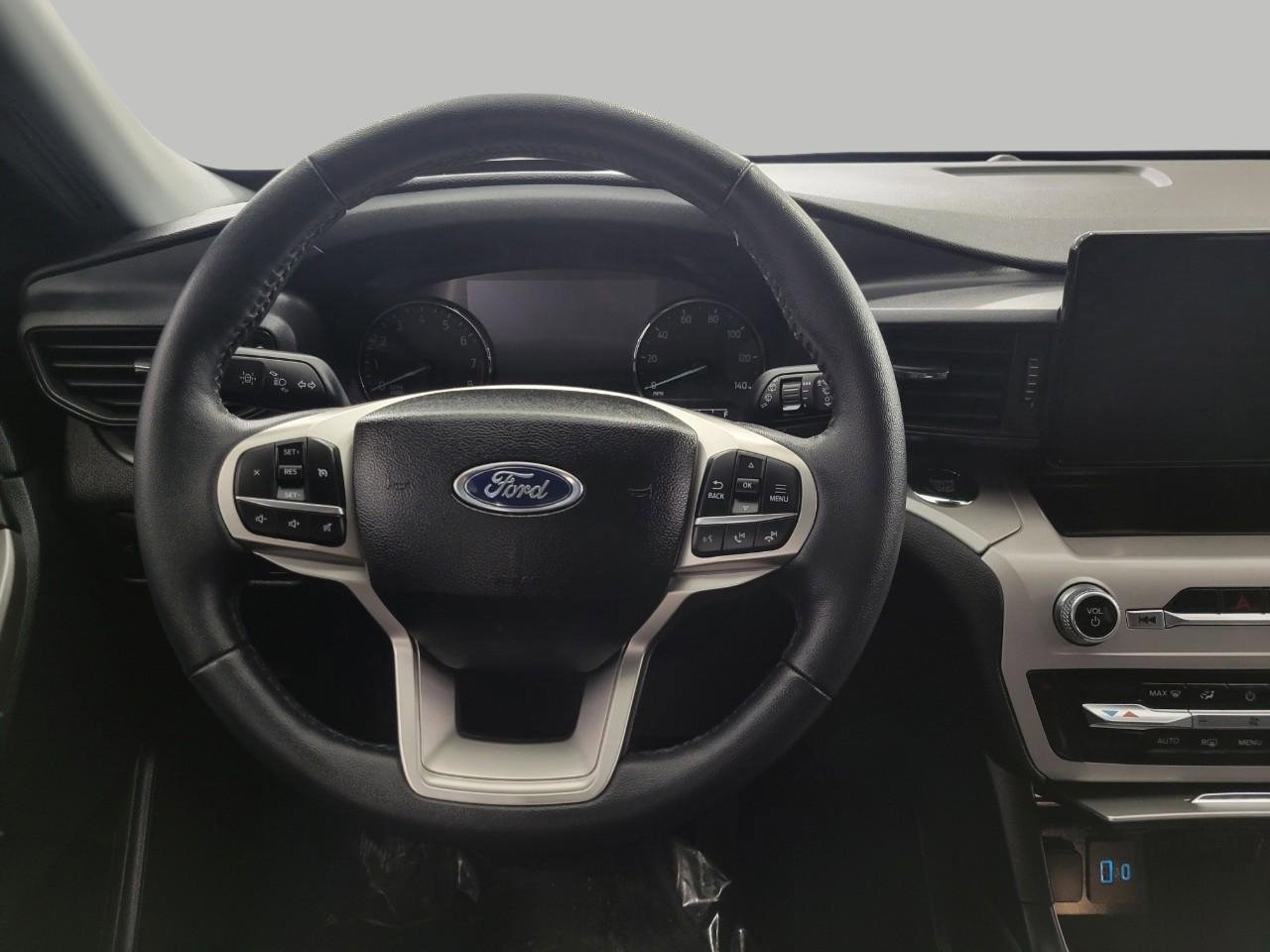 Used 2023 Ford Explorer XLT w/ Class IV Trailer Tow Package image 4