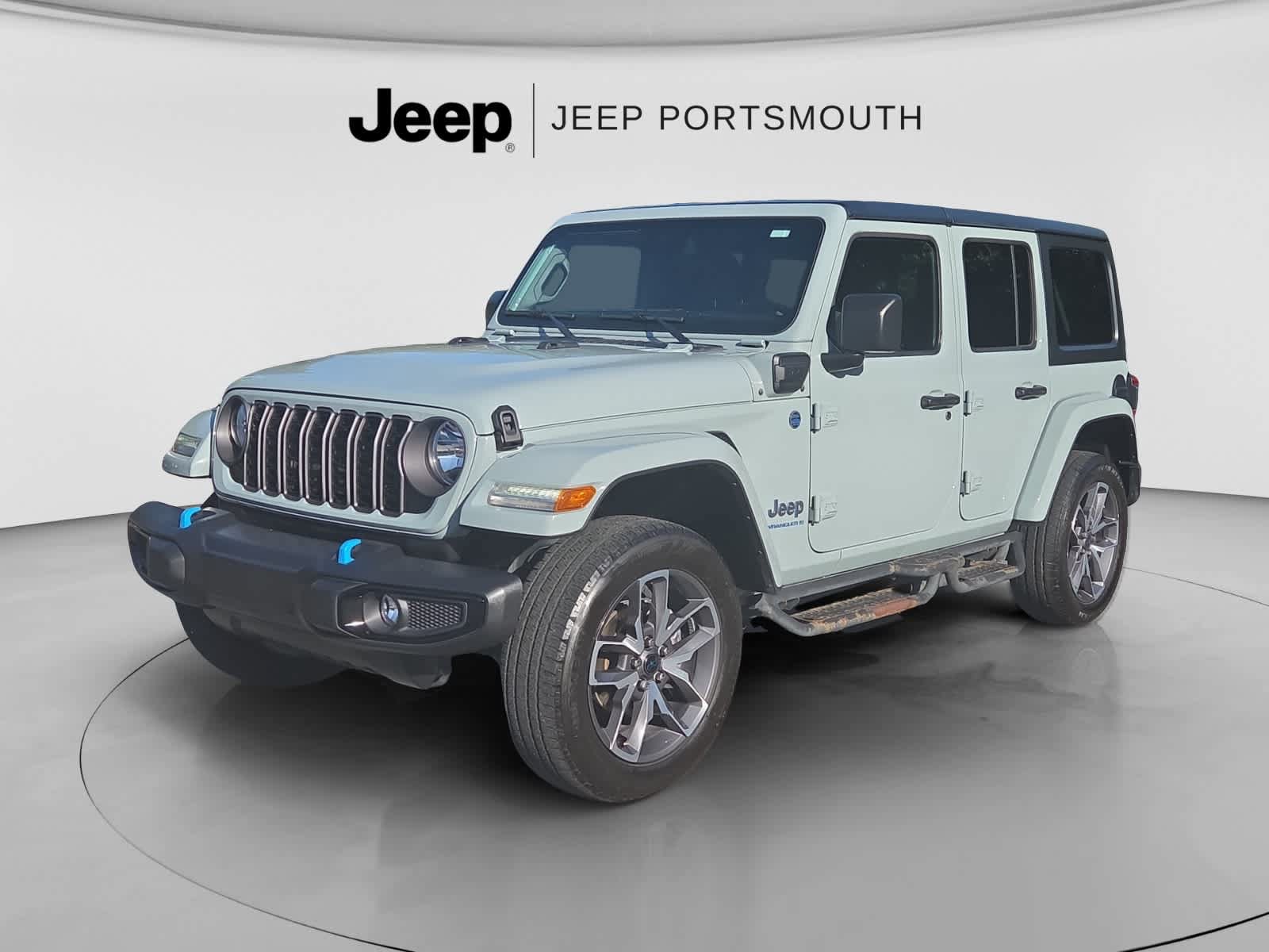 Used 2024 Jeep Wrangler Unlimited w/ Convenience Group AWD/4WD image 3