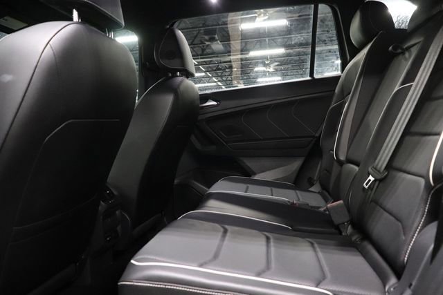 Used 2022 Volkswagen Tiguan SEL R-Line AWD/4WD image 16