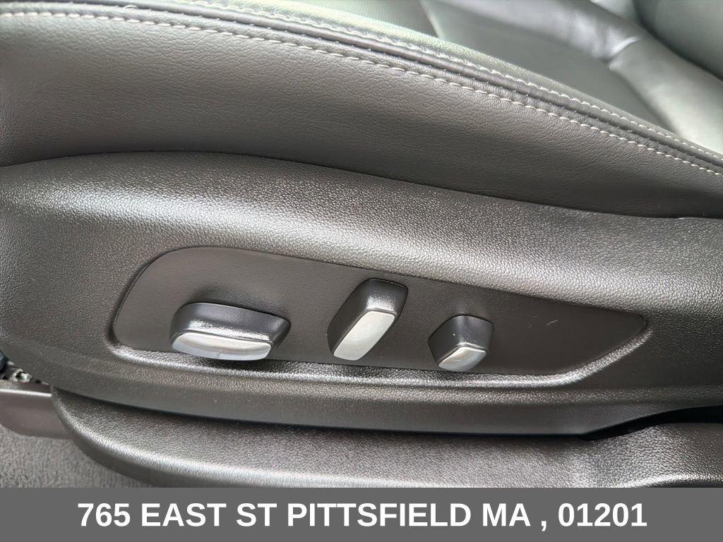 Used 2024 Cadillac XT6 Sport w/ Technology Package AWD/4WD image 18