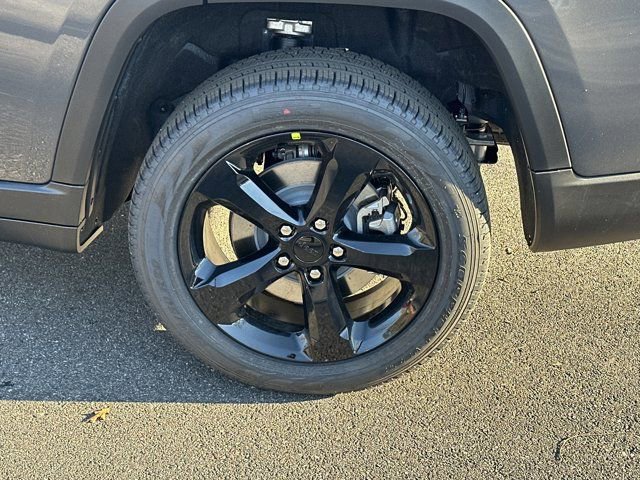 New 2025 Jeep Grand Cherokee L Limited w/ Black Appearance Package image 18