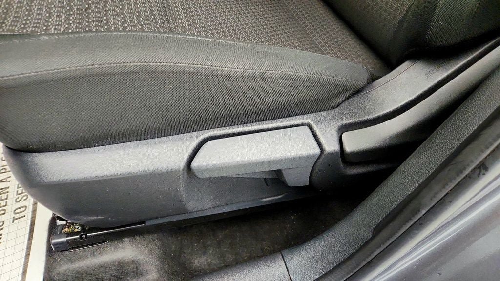 Used 2025 Nissan Kicks S FWD image 11