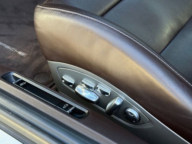 Used 2015 Porsche 911 Turbo S image 25