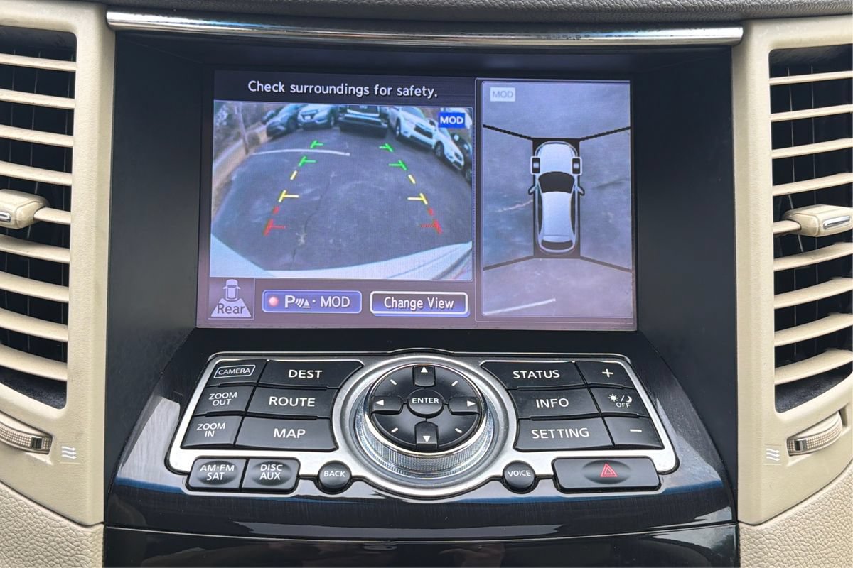 Used 2016 INFINITI QX70 2WD w/ Premium Package image 32