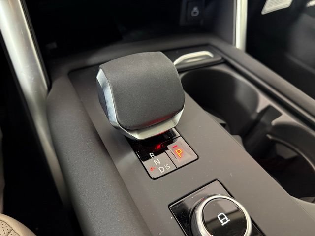 Certified 2025 Land Rover Discovery Dynamic SE AWD/4WD image 19
