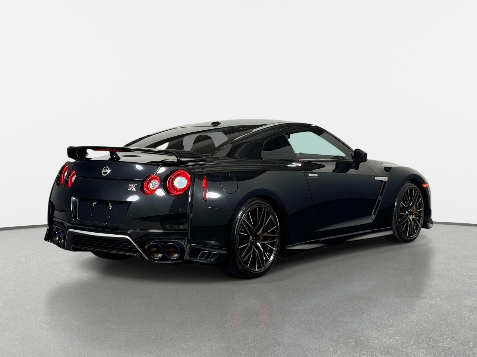 Used 2021 Nissan GT-R Premium AWD/4WD image 3