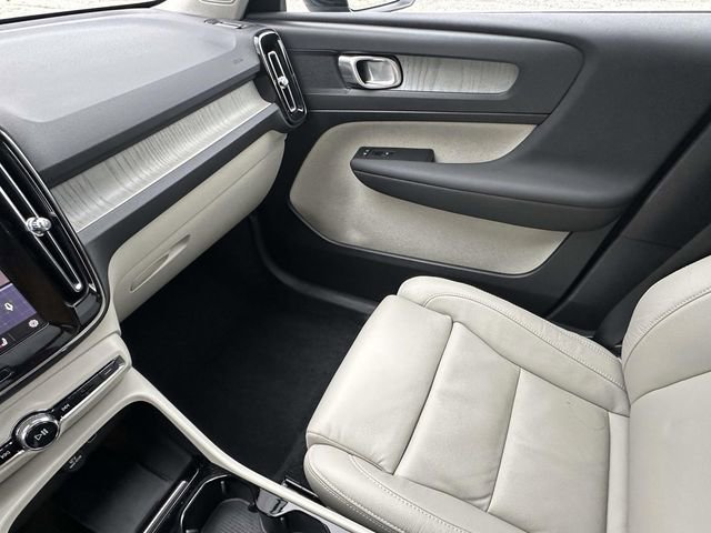 Used 2023 Volvo XC40 B5 Plus w/ Driver Assist Package image 40