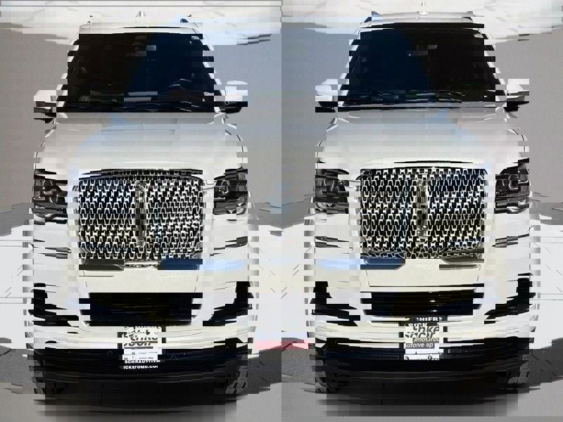 Used 2023 Lincoln Navigator L Reserve image 9