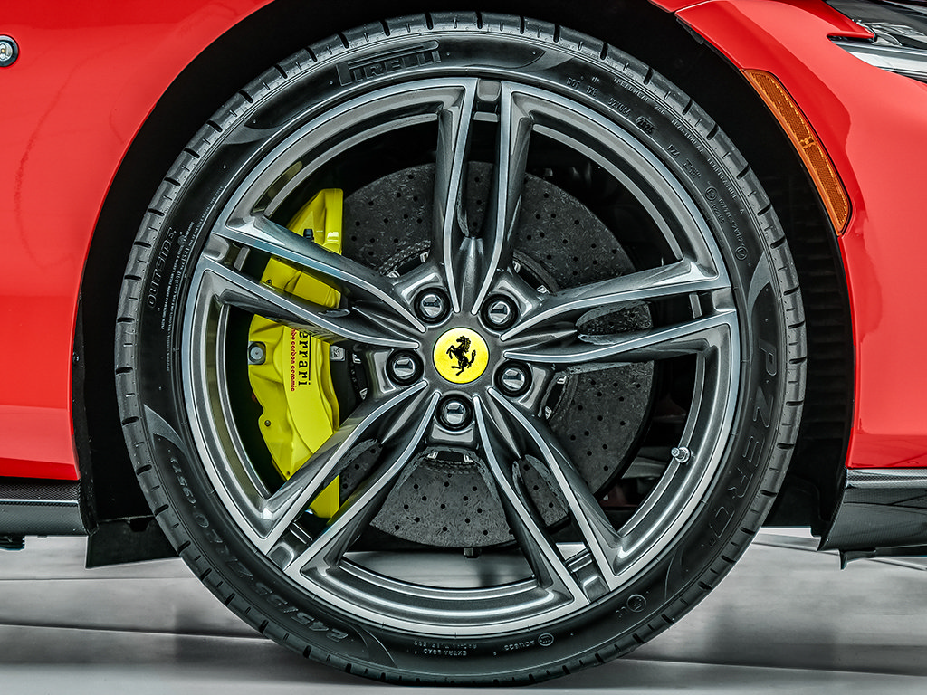 Certified 2026 Ferrari Roma Spider RWD image 35