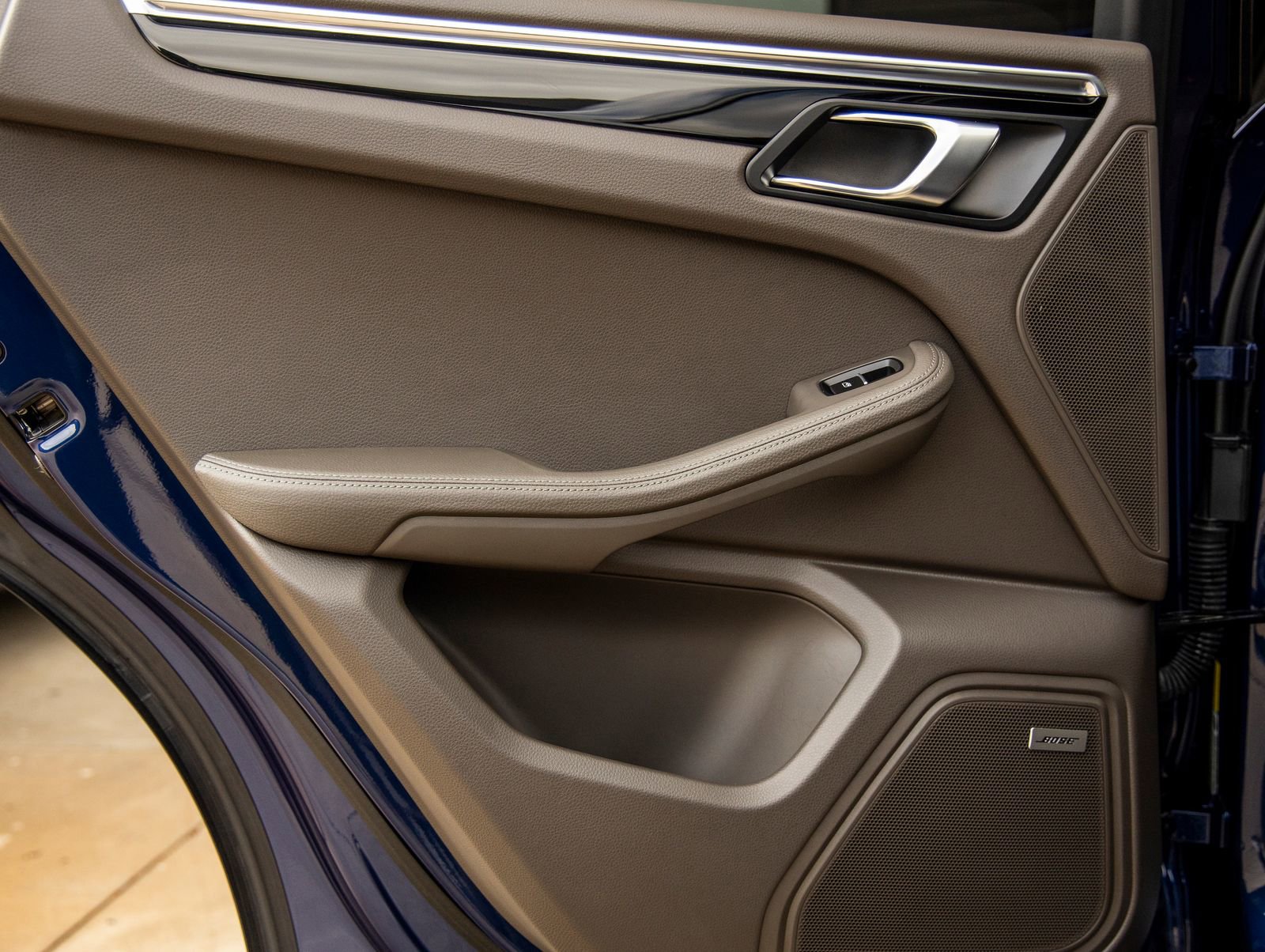 Certified 2025 Porsche Macan image 37