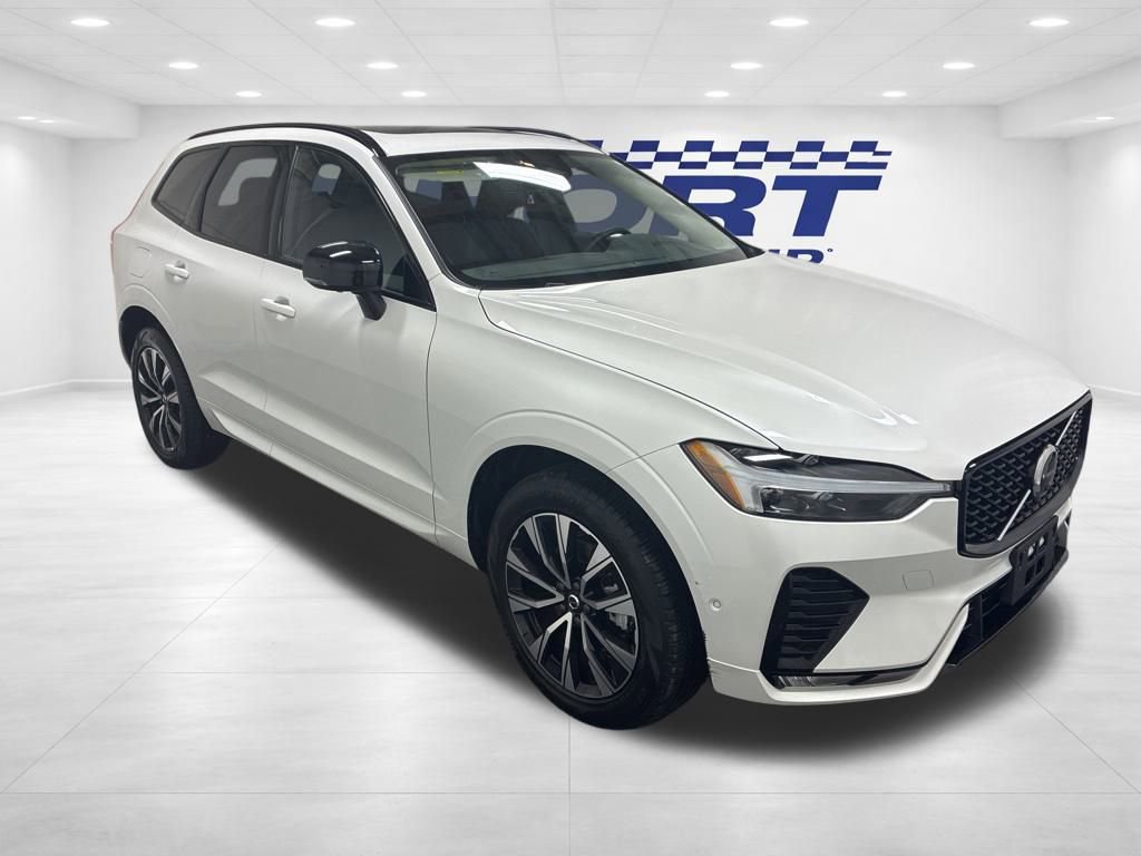 Used 2025 Volvo XC60 B5 Plus image 3