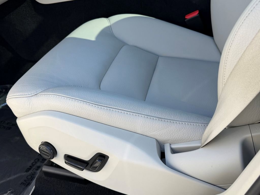 Used 2024 Volvo XC60 B5 Plus w/ Climate Package AWD/4WD image 30