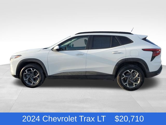 Certified 2024 Chevrolet Trax LT w/ Driver Confidence Package image 2