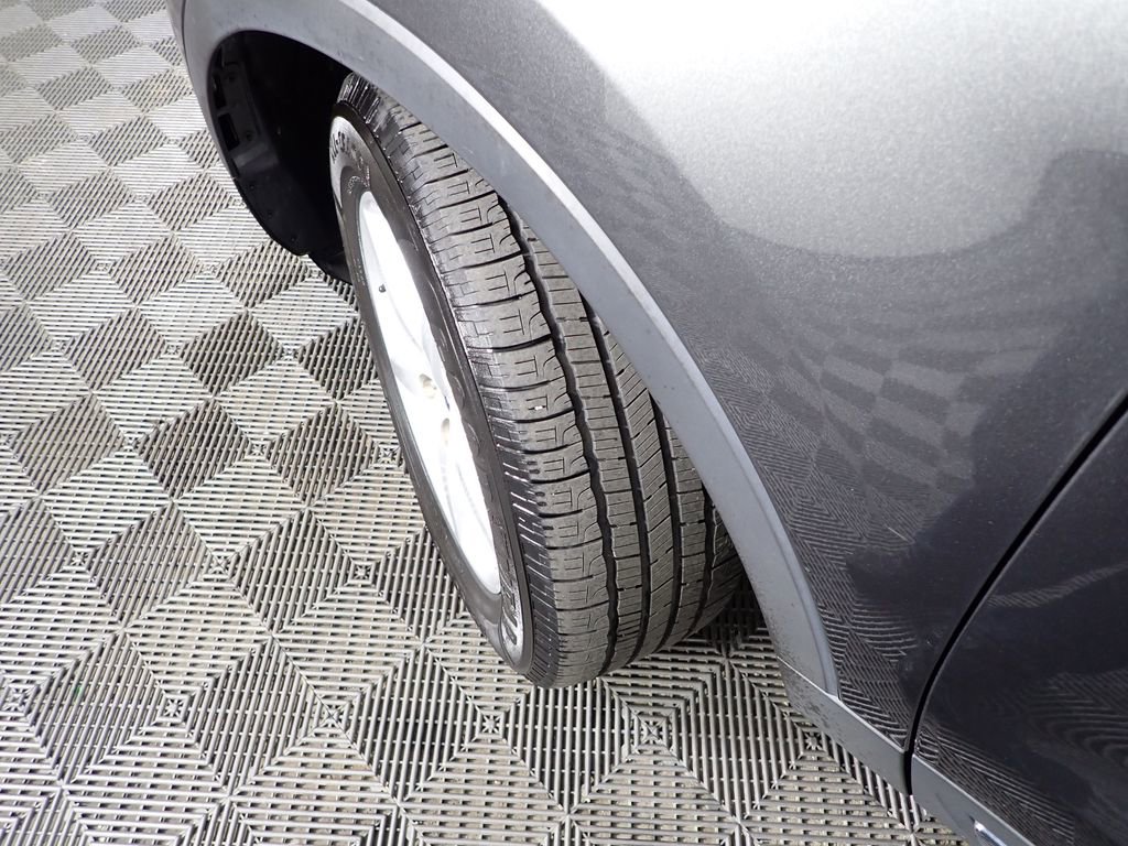 Used 2017 Ford Explorer XLT w/ Equipment Group 202A image 48