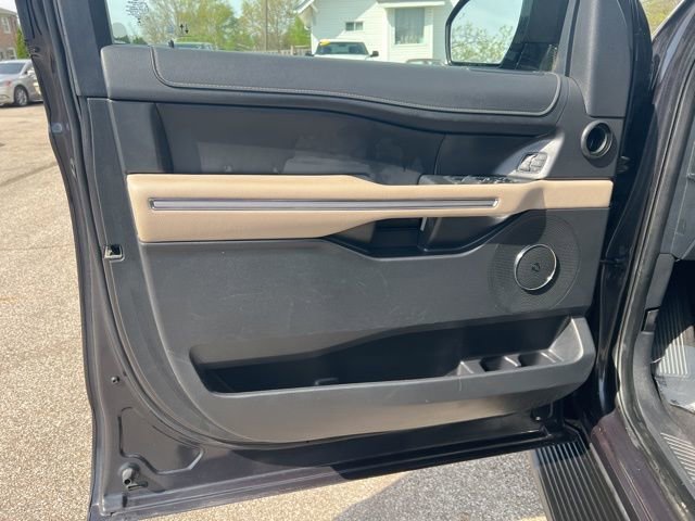 Used 2024 Ford Expedition Max Limited AWD/4WD image 4