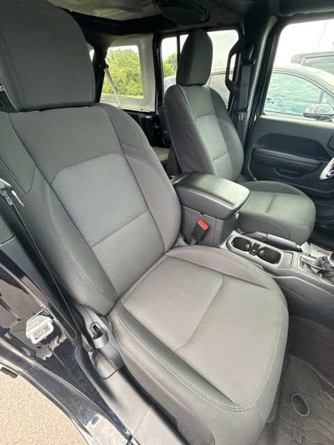 Used 2023 Jeep Wrangler Unlimited w/ Cold Weather Group AWD/4WD image 28