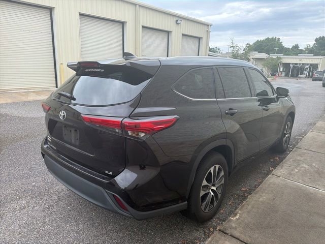 Used 2021 Toyota Highlander XLE FWD image 4
