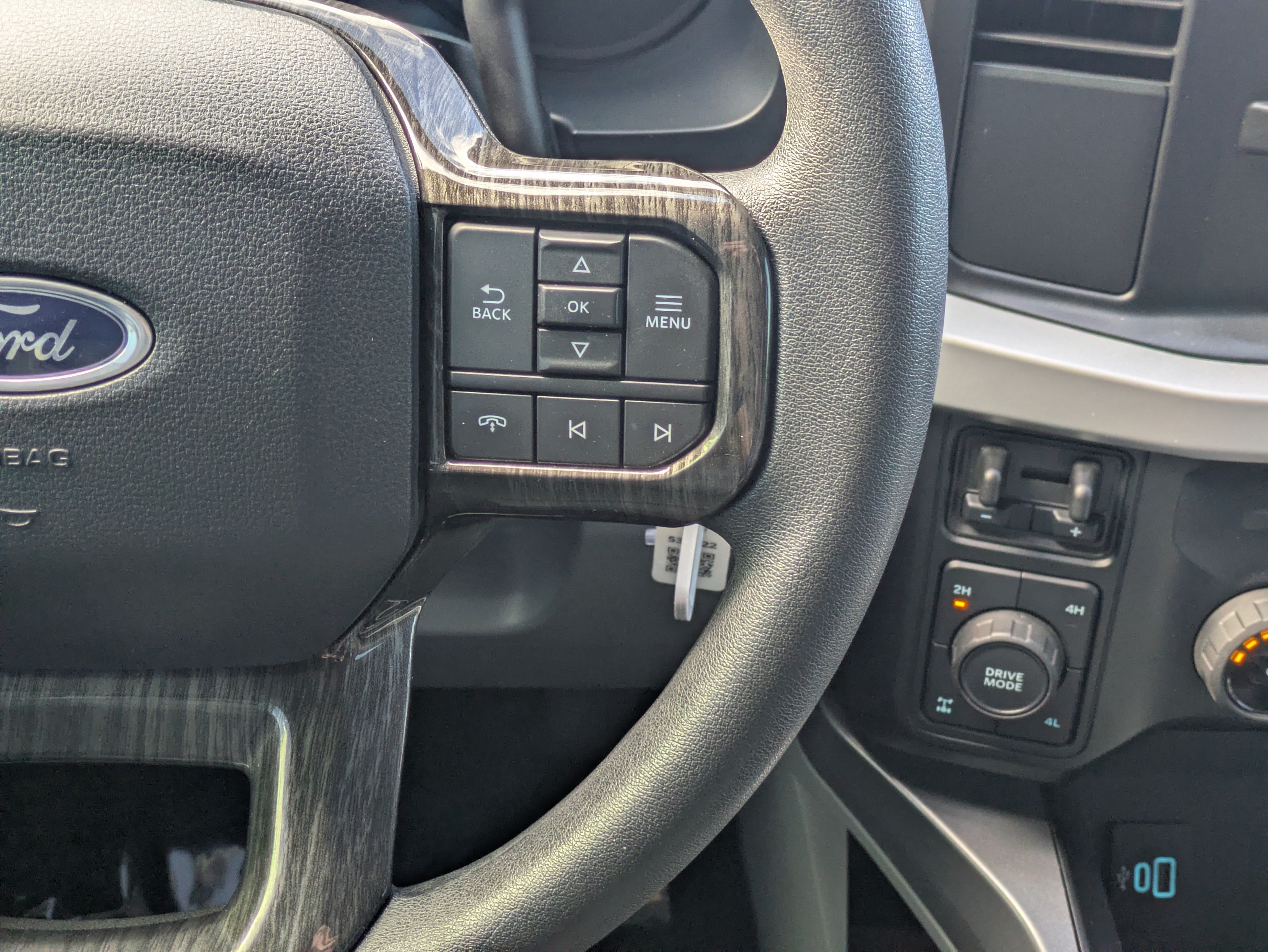 Used 2025 Ford F250 XLT w/ FX4 Off-Road Package AWD/4WD image 24