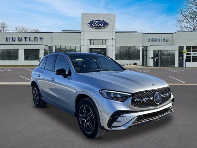 Used 2025 Mercedes-Benz GLC 300 4MATIC w/ AMG Line image 3