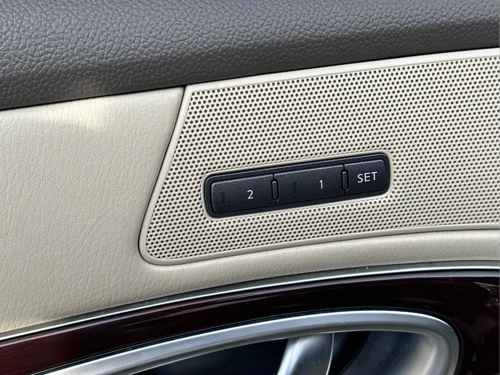 Used 2011 INFINITI M37 w/ Premium Pkg RWD image 16