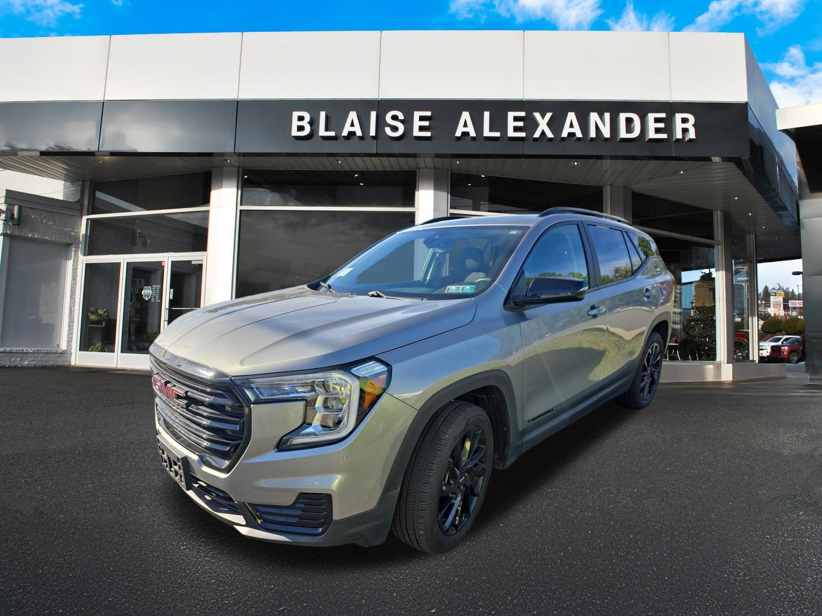Used 2023 GMC Terrain SLE w/ Driver Convenience Package AWD/4WD image 8