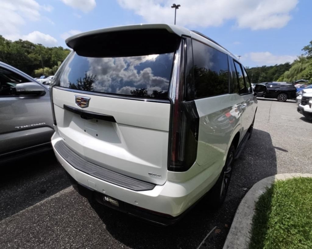 Used 2025 Cadillac Escalade Sport w/ LPO, Floor Liner Package AWD/4WD image 9