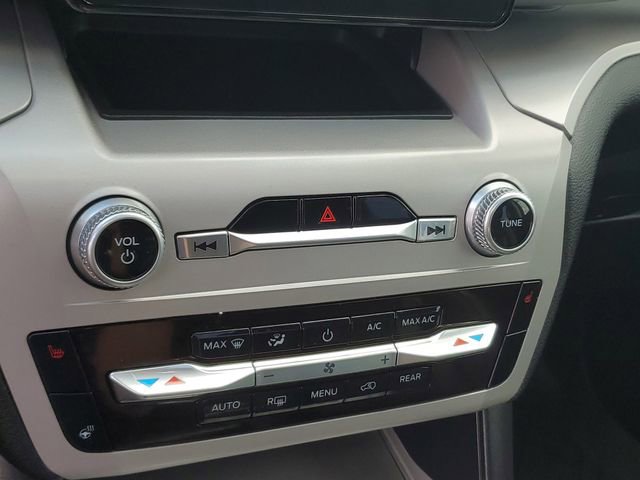 Used 2023 Ford Explorer XLT w/ Equipment Group 202A AWD/4WD image 18