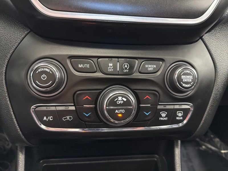 Used 2022 Jeep Cherokee Trailhawk w/ Sun, Sound & Nav Group AWD/4WD image 34
