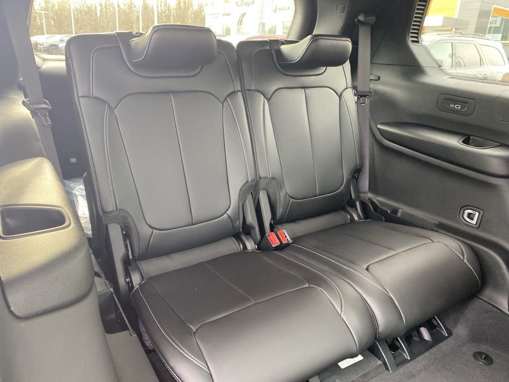 New 2025 Jeep Grand Cherokee L Limited w/ Black Appearance Package image 15