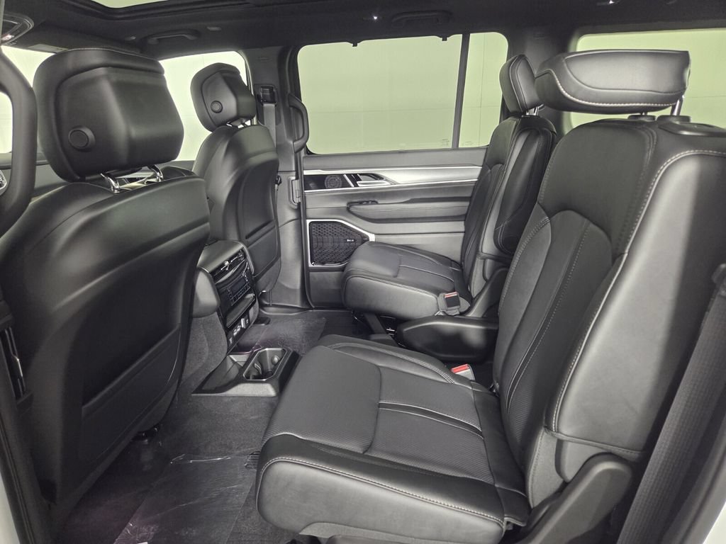 New 2026 Jeep Grand Wagoneer Limited AWD/4WD image 17