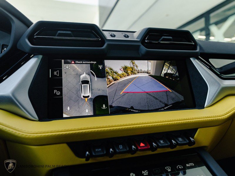 Used 2025 Lamborghini Urus SE AWD/4WD image 21