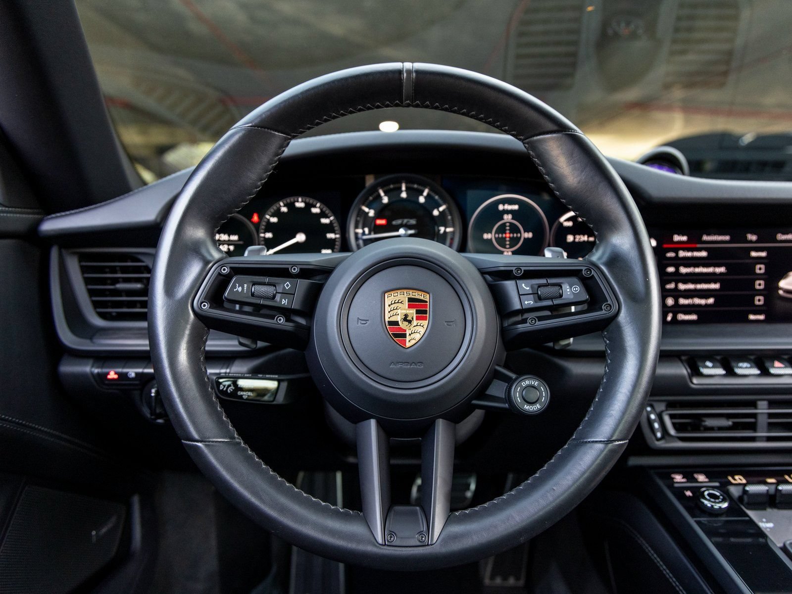 Certified 2022 Porsche 911 50th Anniversary Edition AWD/4WD image 32