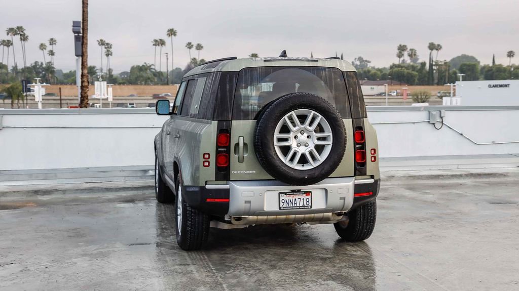 Used 2024 Land Rover Defender 110 S image 7