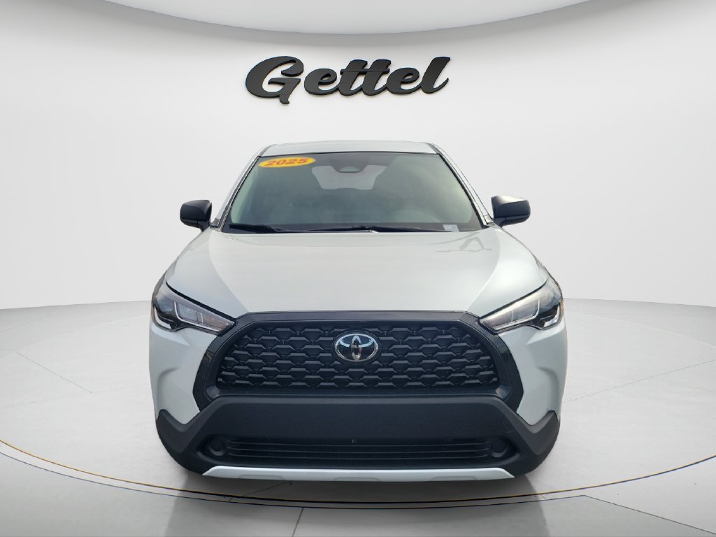 Used 2025 Toyota Corolla Cross L FWD image 2