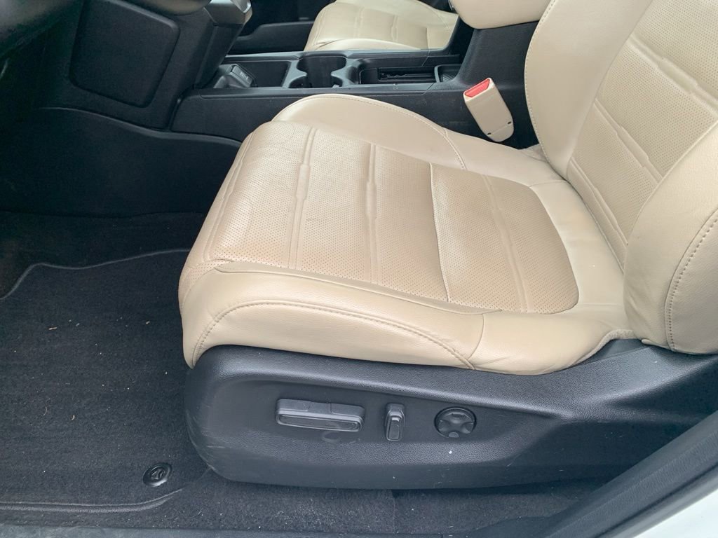 Used 2018 Honda CR-V Touring image 10