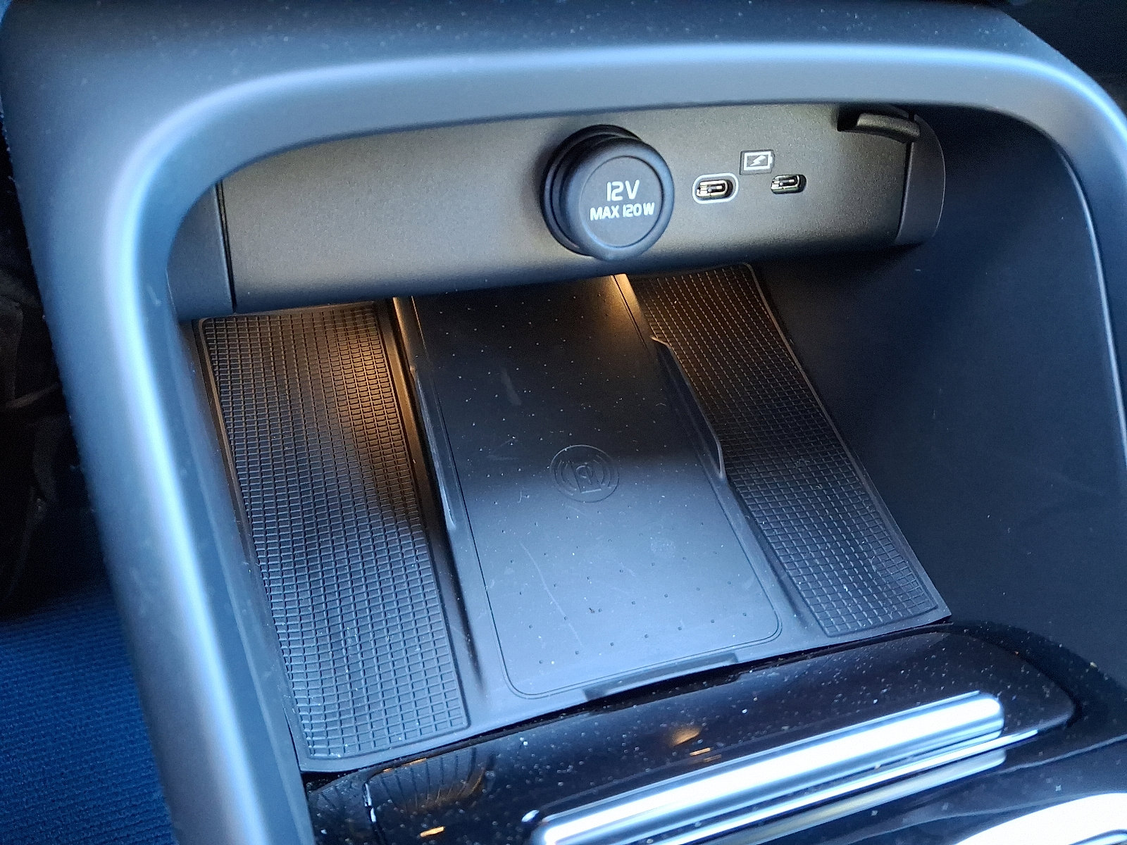 Certified 2023 Volvo C40 P8 Recharge Ultimate image 22