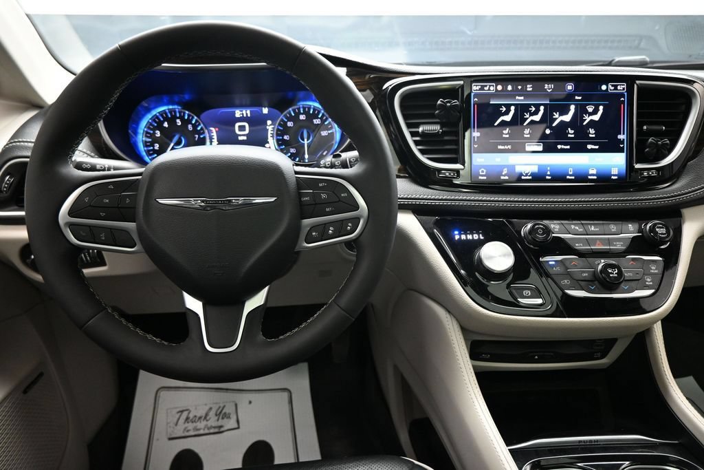 Used 2024 Chrysler Pacifica Limited w/ Uconnect Theater Family Group FWD image 14