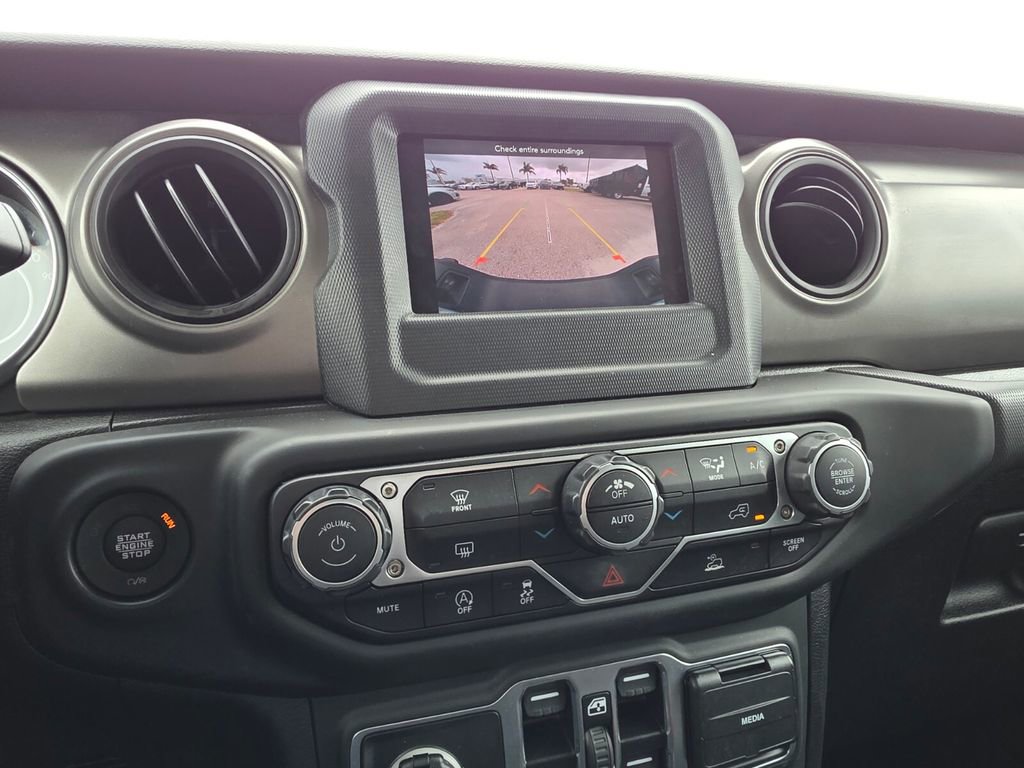 Used 2023 Jeep Gladiator Willys AWD/4WD image 29