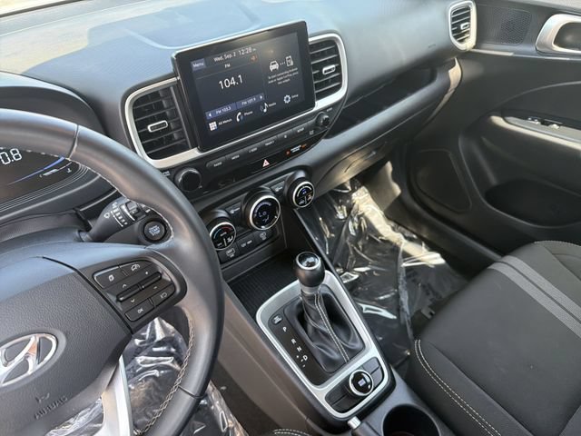 Certified 2025 Hyundai Venue SEL FWD image 30