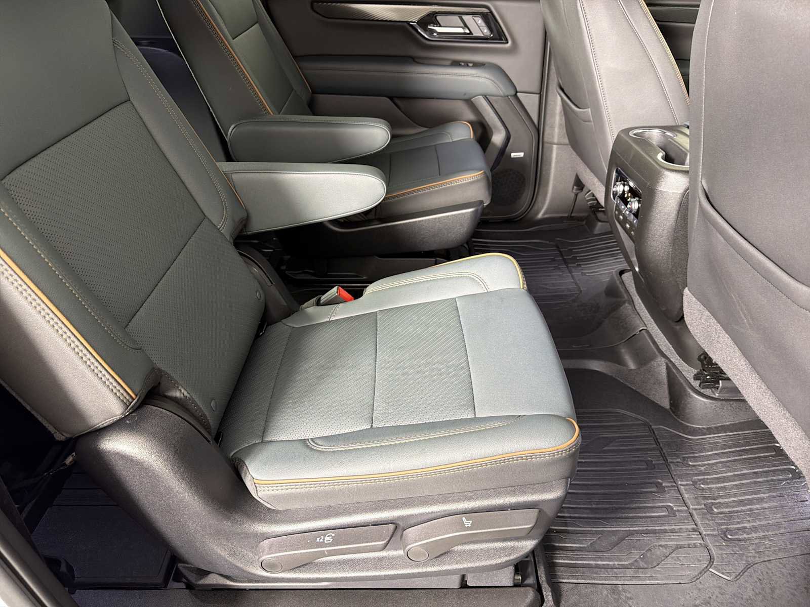 Certified 2025 GMC Yukon XL AT4 w/ AT4 Premium Plus Package image 15