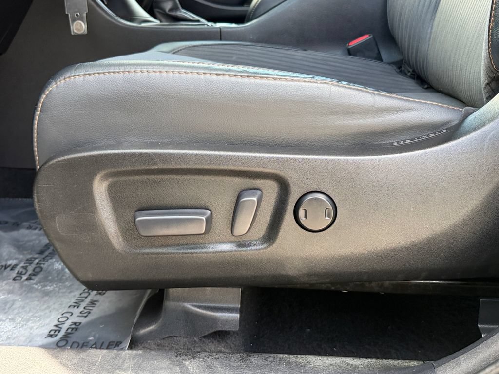 Used 2017 Toyota Highlander Plus FWD image 17