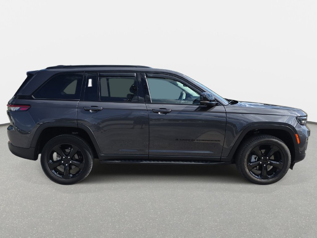 Used 2023 Jeep Grand Cherokee Limited w/ Luxury Tech Group II AWD/4WD image 4