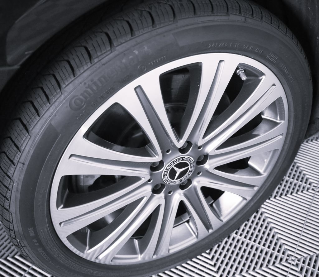 Certified 2018 Mercedes-Benz E 400 4MATIC Sedan image 7